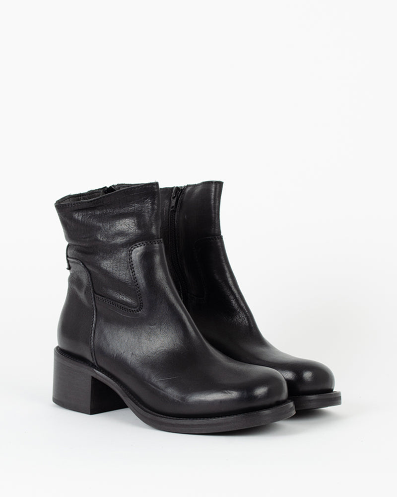 Boots moma