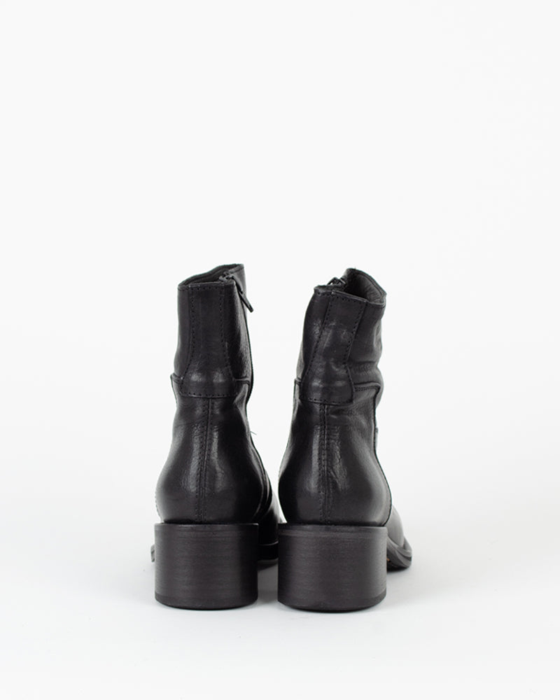 Boots moma