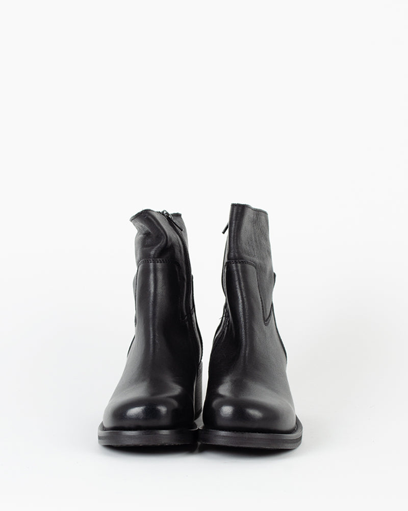 Boots moma