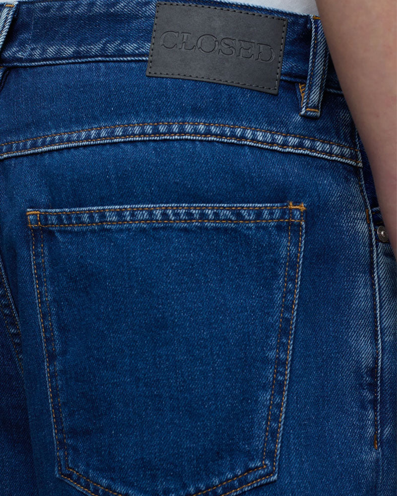 Jean closed