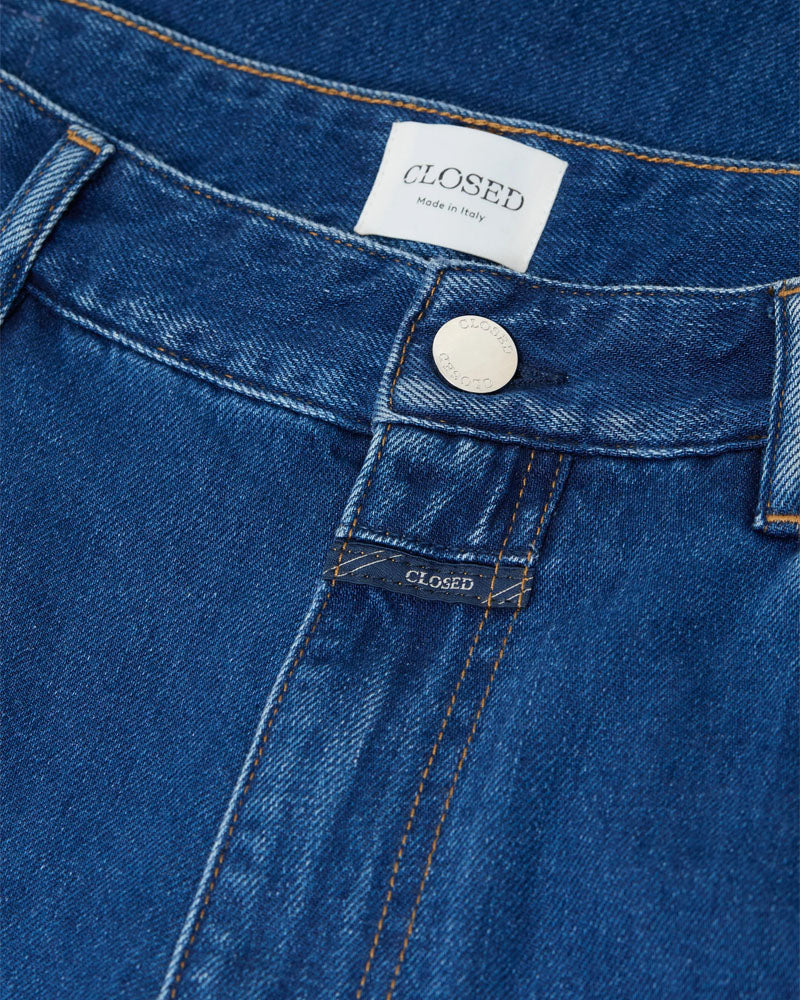 Jean closed