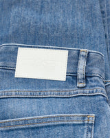 Jean closed